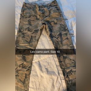 Levi camo print size 10